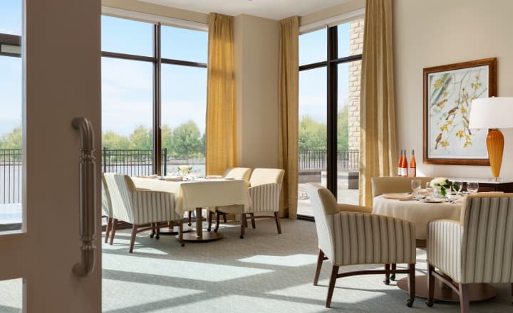 Pickering-home-dining_area_with_large_windows_overlooking_greenery Amica Pickering's dining room area with large floor to ceiling windows overlooking the greenery outside.